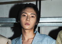 [포토] 트위드 재킷 입고 런웨이 오른 모델 길재운