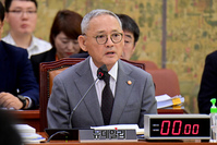 [포토] 답변하는 유인촌 문화체육관광부 장관