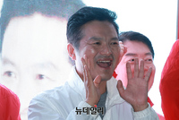 [포토] 파이널유세서 지지호소하는 김태우 국민의힘 후보