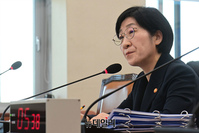 [포토] 의원들의 질문에 답하는 한화진 환경부 장관