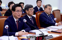 [포토] 국감서 답변하는 정황근 농림축산식품부 장관