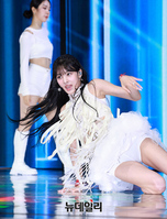 [포토] 솔로 데뷔한 '지니' 신나는 '커몬' 무대