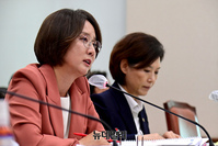 [포토] 답변하는 이영 중소벤처기업부 장관