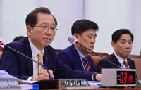 [포토] 답변하는 조승환 해양수산부 장관