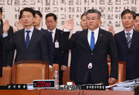 [포토] 2023 국감, 선서하는 유병호 감사원 사무총장