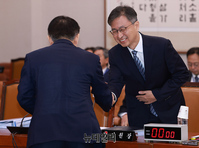 [포토] 국정감사 준비하는 최재해 감사원장