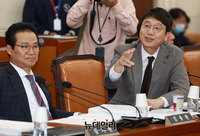 [포토] 중앙선관위 국정감사서 발언하는 김웅 의원