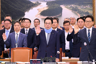 [포토] 국정감사 증인선서하는 이성희 농협중앙회장