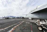 [포토] 로널드레이건함 갑판 가득 채운 4.5세대 전투기