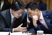 [포토] 서울시 국정감사, 대화나누는 '김기현-권성동'