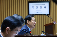 [포토] 서울시 국정감사, 답변하는 오세훈 서울시장