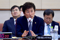 [포토] 답변하는 박종문 헌법재판소 사무처장