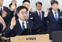 [포토] 경기도 국정감사, 선서하는 김동연 경기지사