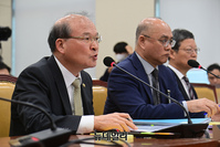 [포토] 답변하는 이상인 방송통신위원회 부위원장