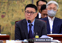 [포토] 답변하는 박기용 영화진흥위원회 위원장