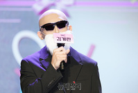 [포토] QWER 김계란 '바위게 친구들 안녕'