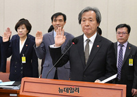 [포토] 증인선서 하는 정기석 국민건강보험공단 이사장