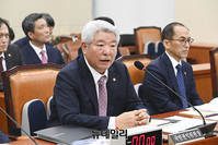 [포토] 정무위 국감, 답변하는 김홍일 권익위원장 