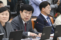 [포토] 정무위 국정감사, 질의하는 윤창현 의원