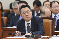 [포토] 질의 듣는 박용규 중앙환경분쟁조정위원장