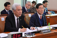 [포토] 답변하는 김대진 한국예술종합학교 총장