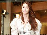 [포토] 배우 유인영 "런웨이 보러 왔어요"