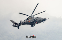 [포토] 기동 선보이는 국내 개발 헬기 LAH