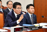 [포토] 국감서 발언하는 윤건영 충청북도교육청 교육감