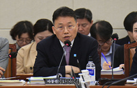 [포토] 답변하는 정익중 아동권리보장원 원장