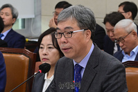 [포토] 의원들의 질문에 답하는 김미곤 한국노인인력개발원 원장