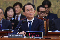 [포토] 국정감사서 답변하는 윤성용 국립중앙박물관장