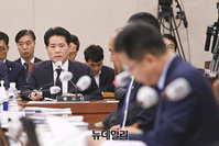 [포토] 답변하는 손윤하 농식품부 운영지원과장