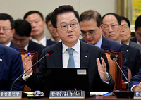 [포토] 국정감사서 답변하는 강석훈 한국산업은행 회장
