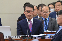 [포토] 국감 출석한 김성태 중소기업은행 사장