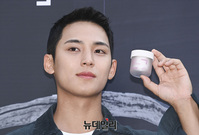 [포토] 세븐틴 민규 '제 비결은요'