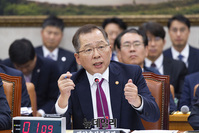 [포토] 답변하는 조승환 해수부 장관