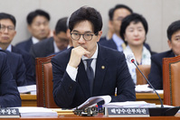 [포토] 2023 종합감사, 질의듣는 박성훈 해수부 차관