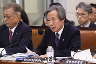 [포토] 2023 국감, 답변하는 정기석 국민건강보험공단 이사장