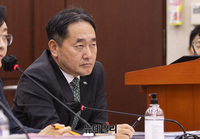 [포토] 질의듣는 김태현 국민연금공단 이사장