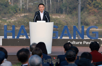 [포토] '4대강 보 걷기' 인사말하는 이충우 여주시장