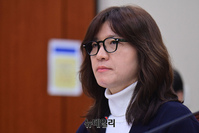 [포토] 의원들의 질의 듣고 있는 장미란 차관