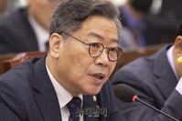 [포토] 행안위 종합감사, 답변하는 김용빈 중앙선거관리위원회 사무총장