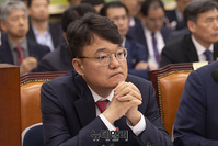 [포토] 질의듣는 박성근 국무총리비서실장