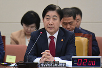 [포토] 종합감사서 답변하는 이동관 방송통신위원회 위원장