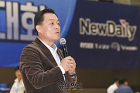 [포토] 2023 수원배 전국배드민턴대회, 인사말하는 이재준 수원시장