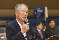 [포토] 2023 수원배 배드민턴대회, 축사하는 박광국 수원시체육회장