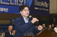 [포토] 수원배 전국배드민턴대회 축사하는 염태영 경제부지사