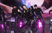 [포토] 타이틀곡 'X.O.X' 무대 선보이는 문종업