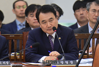 [포토] 의원들의 질문에 답하는 남화영 소방청장
