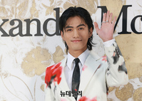 [포토] 일본배우 오히라 슈조 "가방이 포인트"